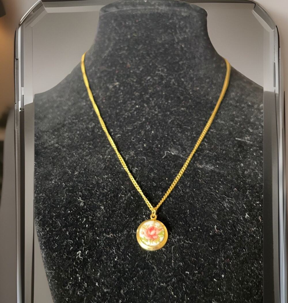 VTG French Insp Enamel Pink Rose Pendant Necklace Circle Gold Tone Flower